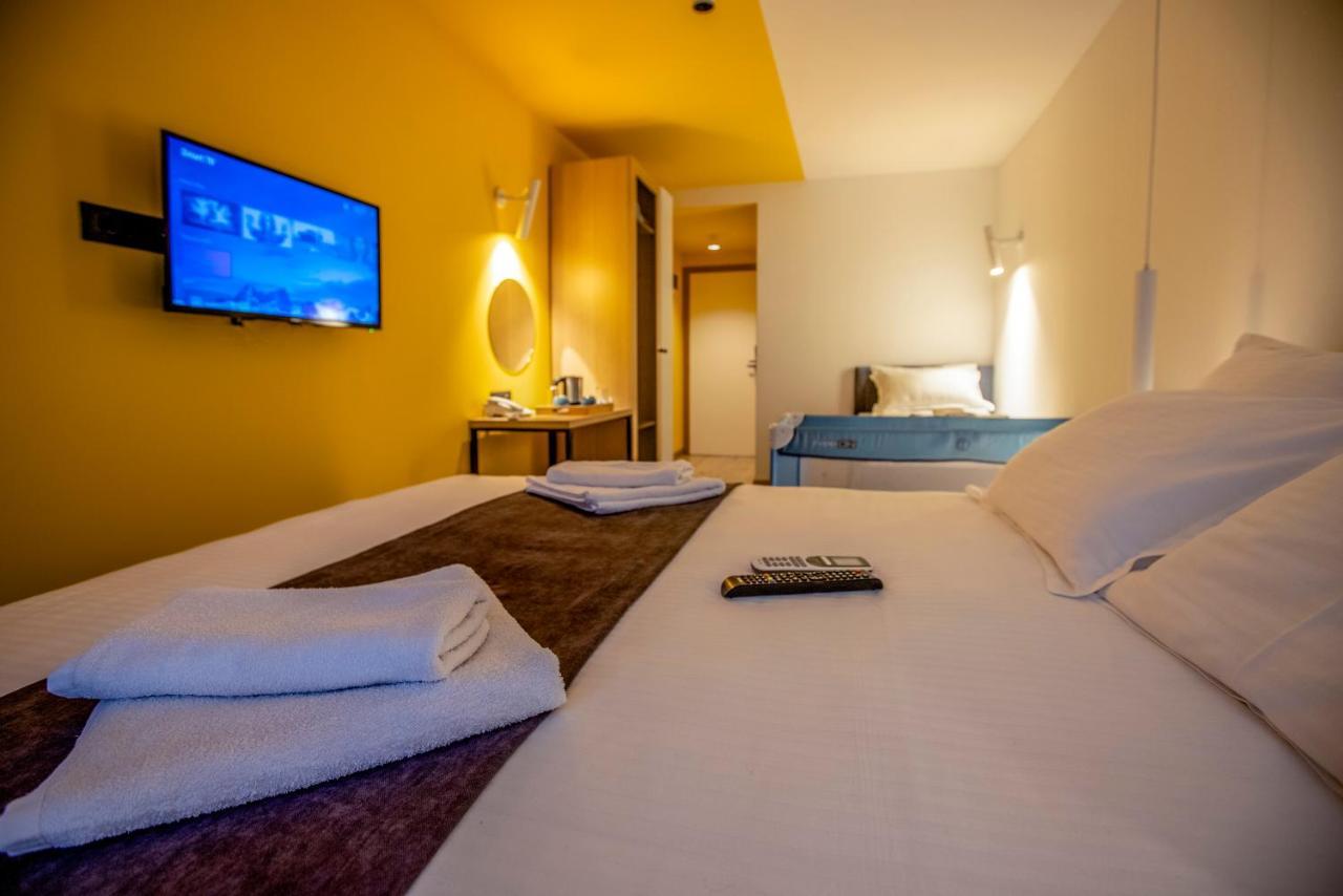 Hotel 4 Llulla Prishtinë Luaran gambar