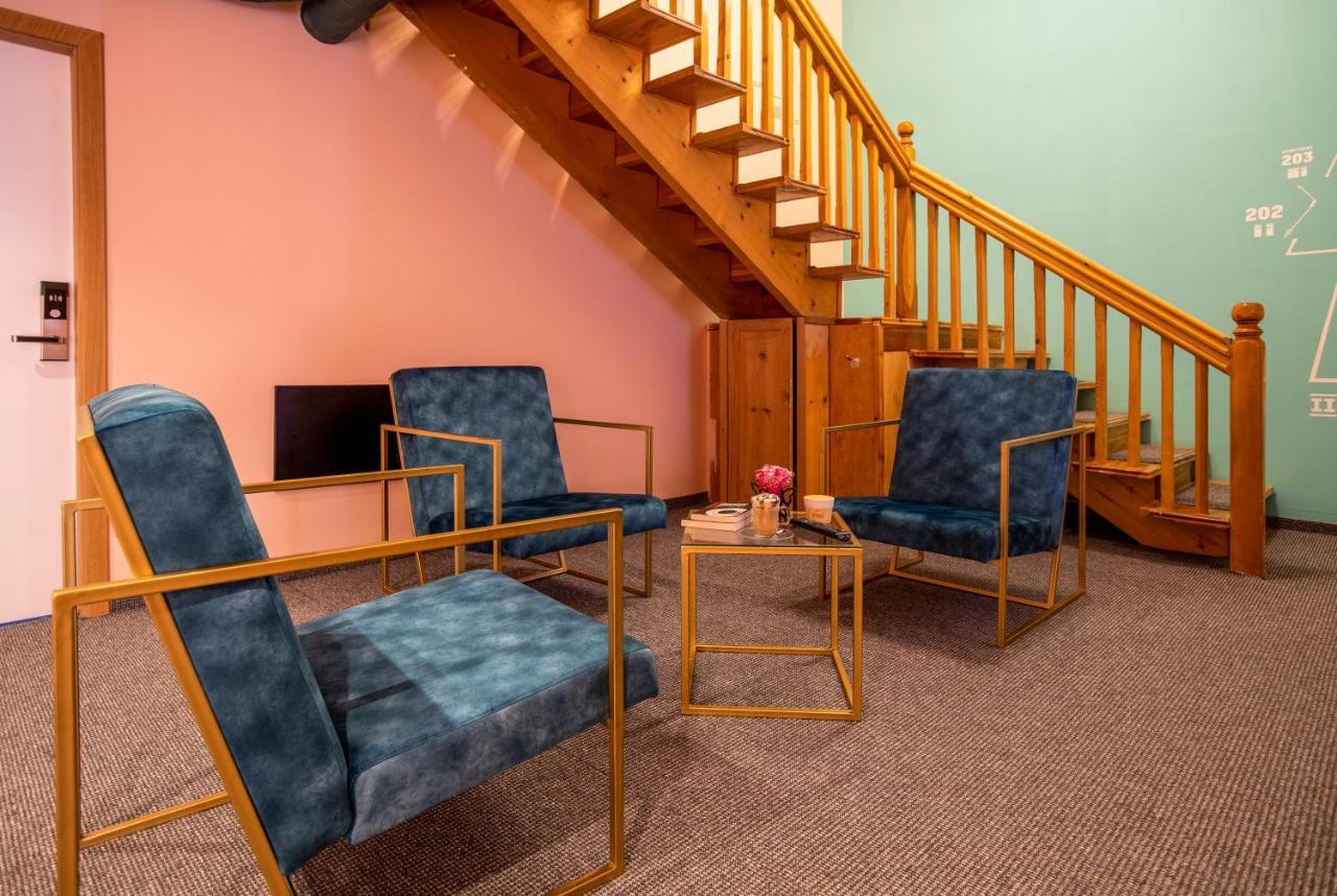 Hotel 4 Llulla Prishtinë Luaran gambar