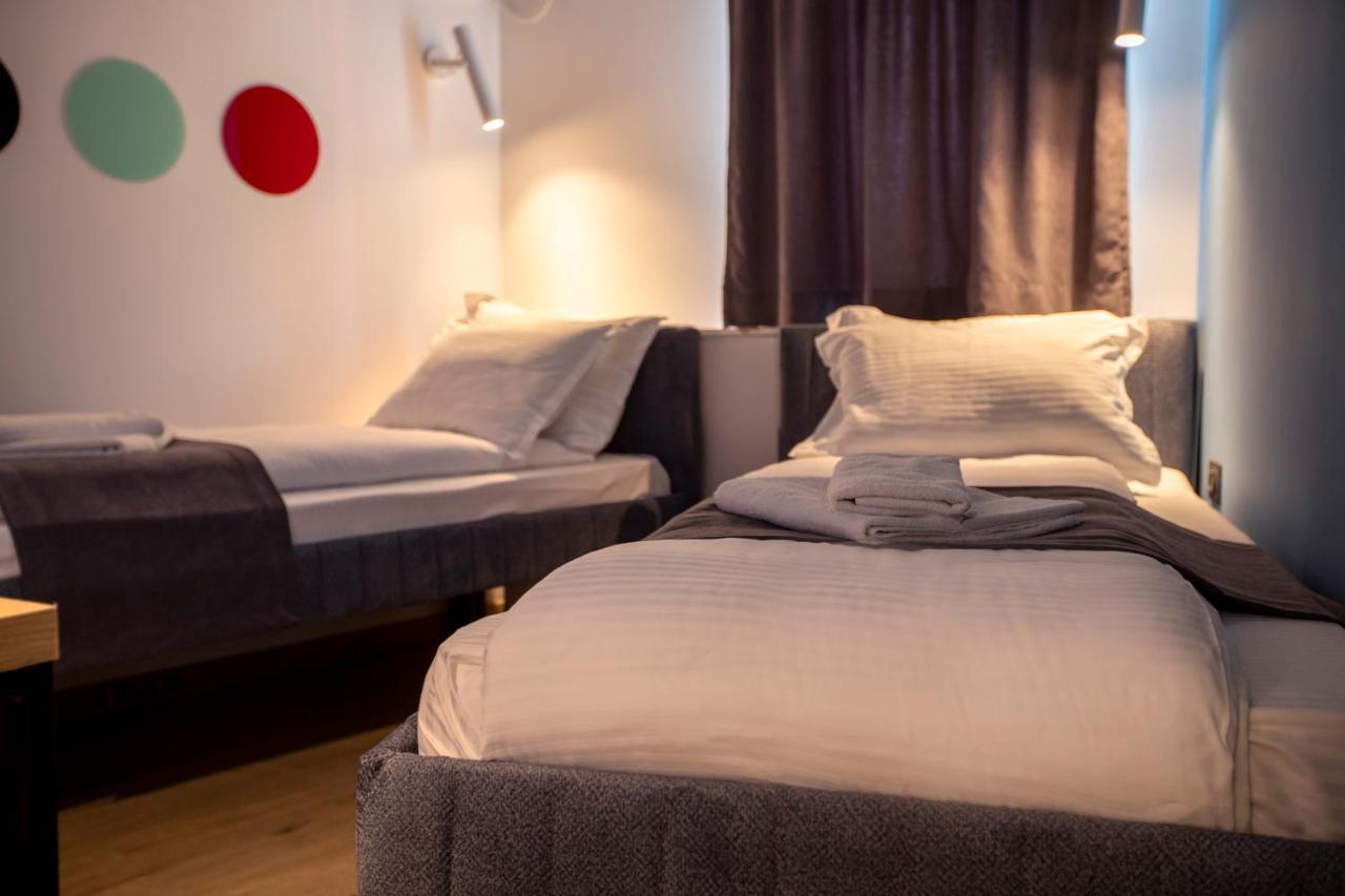Hotel 4 Llulla Prishtinë Luaran gambar