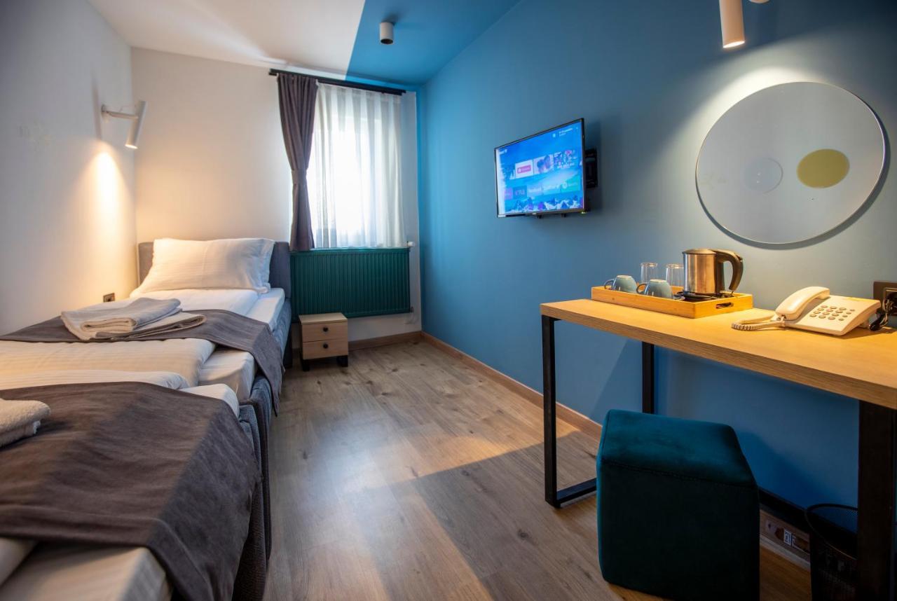Hotel 4 Llulla Prishtinë Luaran gambar
