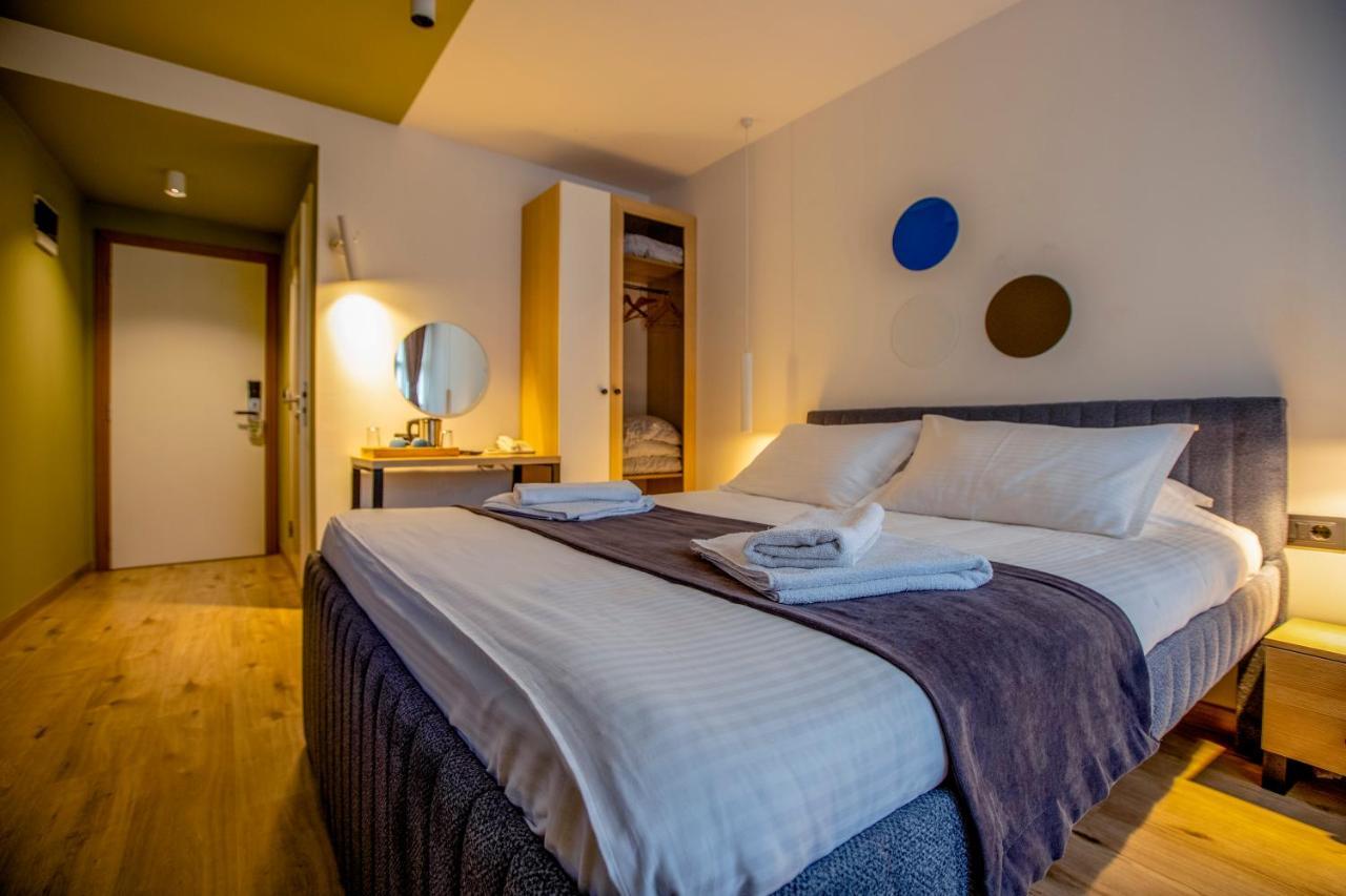 Hotel 4 Llulla Prishtinë Luaran gambar