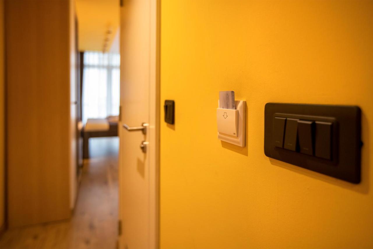 Hotel 4 Llulla Prishtinë Luaran gambar