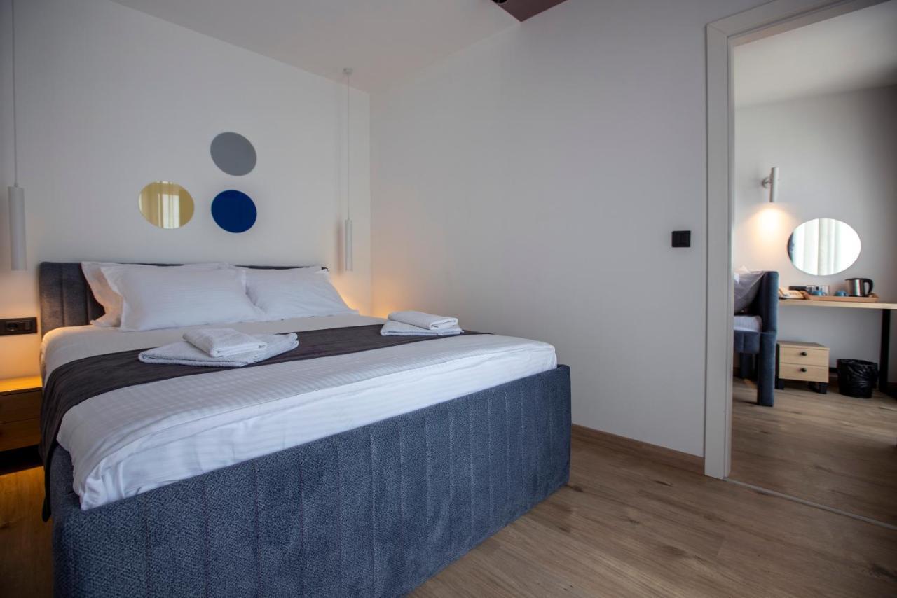 Hotel 4 Llulla Prishtinë Luaran gambar