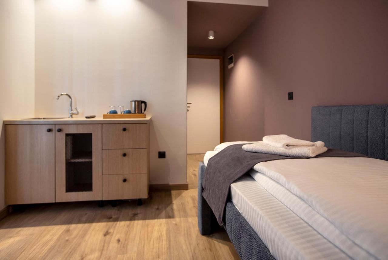 Hotel 4 Llulla Prishtinë Luaran gambar