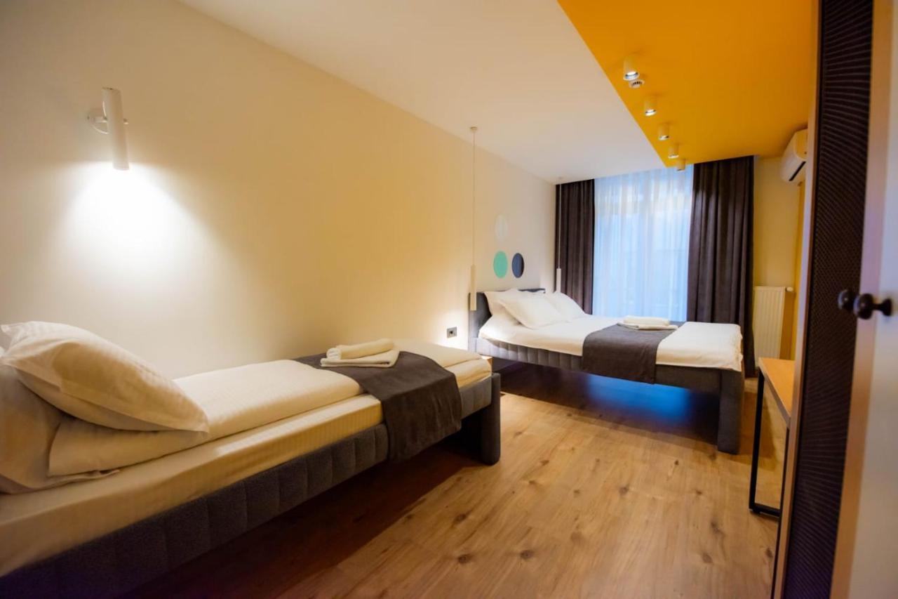 Hotel 4 Llulla Prishtinë Luaran gambar