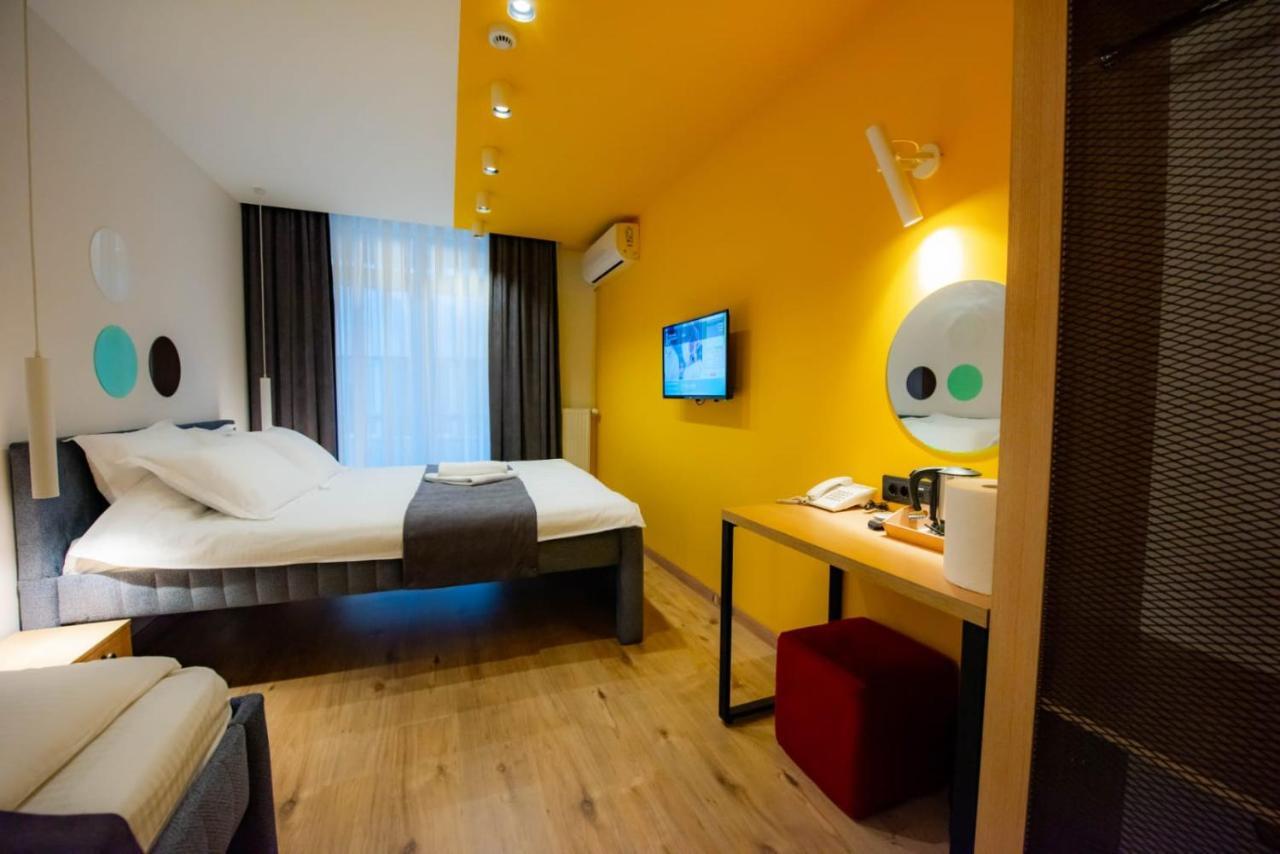 Hotel 4 Llulla Prishtinë Luaran gambar